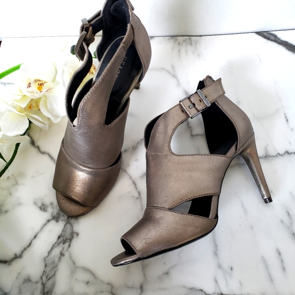 Kenneth Cole Kick 85 Peep Pump, Pewter, Size 7